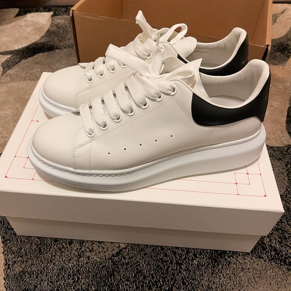 Alexander McQueen sneaker, authentic, in box - Picture 2 of 6